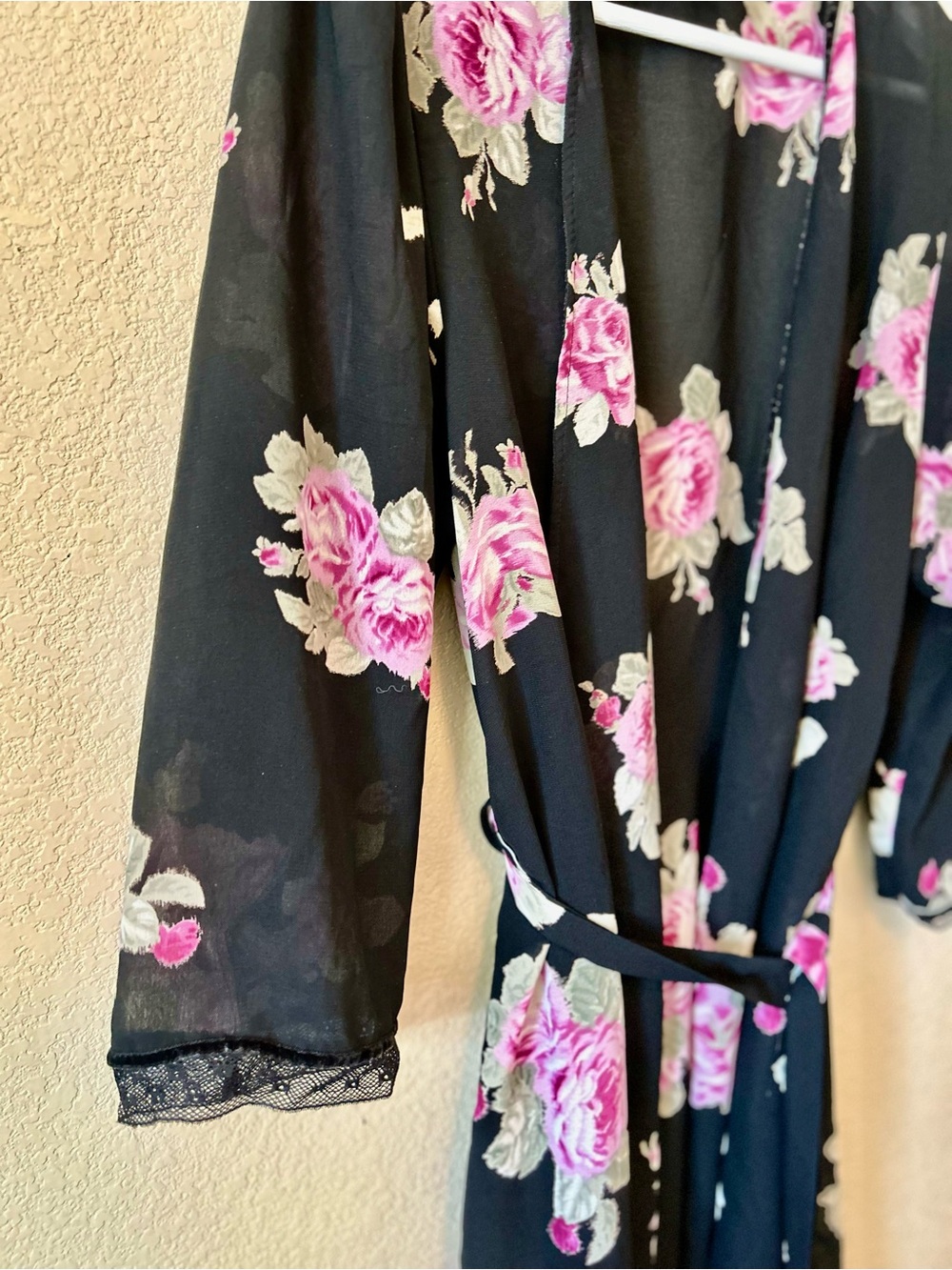 Oscar de la Renta Pink Label Floral Wrap Robe in Black with Pink Roses Size M - Picture 3 of 8